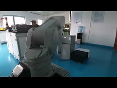 Roboterarm für den Kühlschranktür-Haltbarkeitstest - ununterbrochen offen und nah